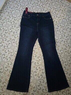 Bisual Women's Size 14 Dark Wash Stretch Midrise Boot Cut Jeans! NWT